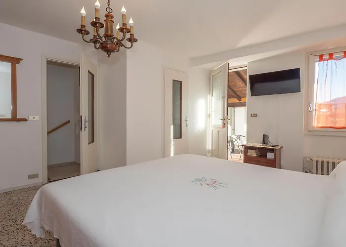 1 Bedroom Gorgeous In Baveno